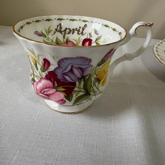 Royal Albert Sweet Pea Tea Cup, Saucer, and Small Plate - Picture 9 of 16